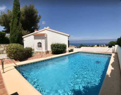 Beautiful holiday home with private pool and sea-view